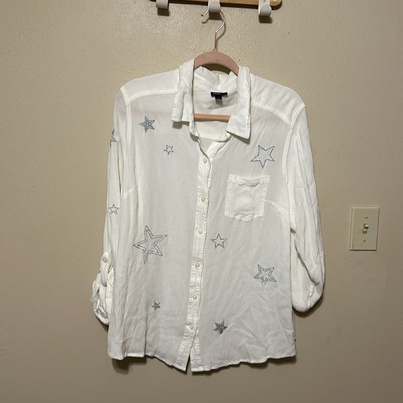 Torrid Taylor White button down shirt with embroidered silver stars Size 2X - Picture 3 of 11